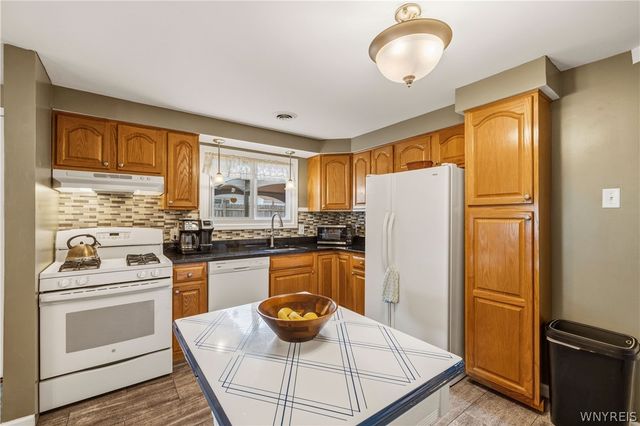 131 Burnside Drive, Tonawanda, NY 14150