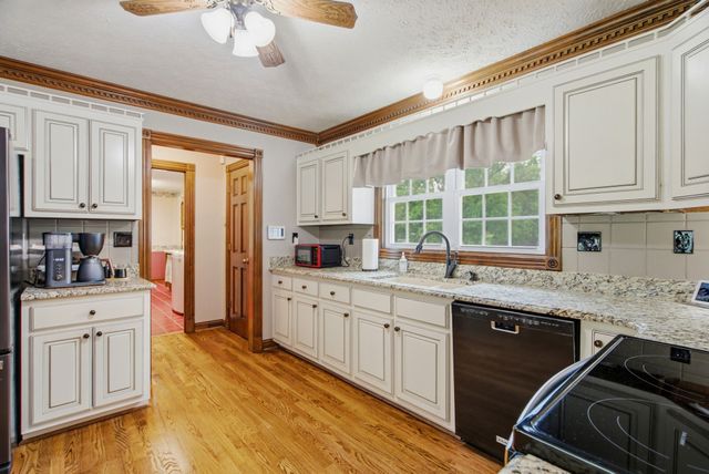 318 Walnut Ct, White House, TN 37188