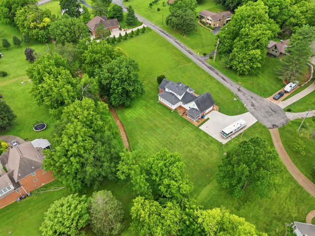 318 Walnut Ct, White House, TN 37188