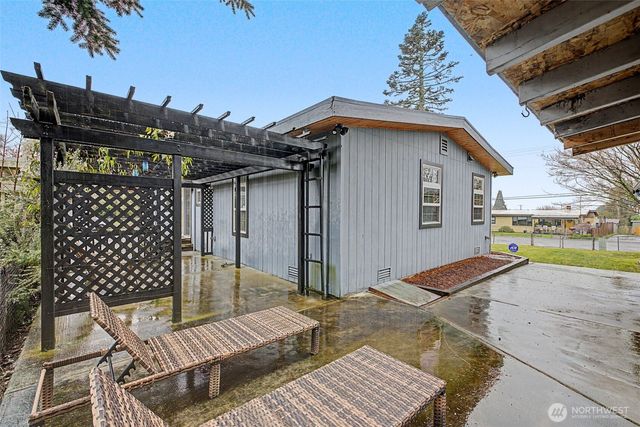 2502 NE 7th Street, Renton, WA 98056