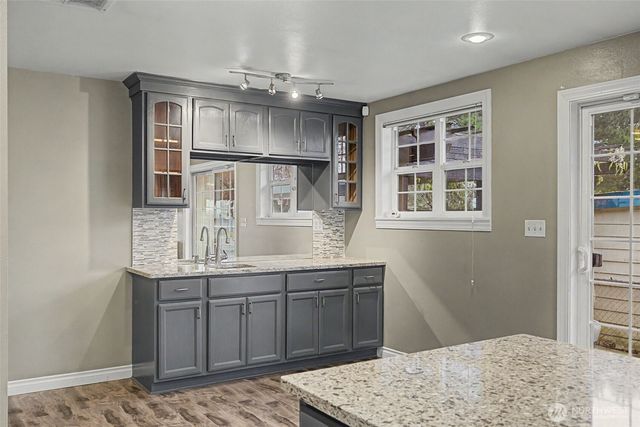 2502 NE 7th Street, Renton, WA 98056