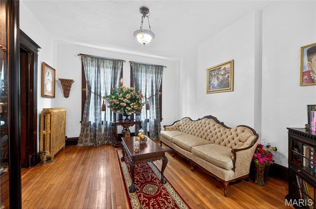 5186 Vernon Avenue, St Louis, MO 63113