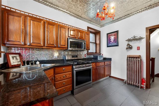 5186 Vernon Avenue, St Louis, MO 63113