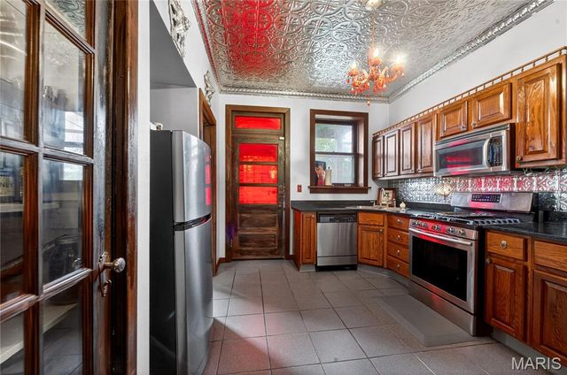 5186 Vernon Avenue, St Louis, MO 63113