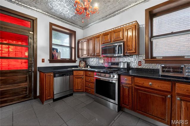 5186 Vernon Avenue, St Louis, MO 63113