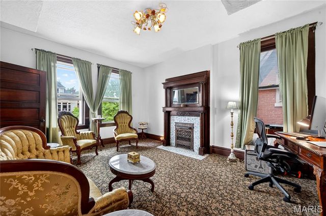 5186 Vernon Avenue, St Louis, MO 63113