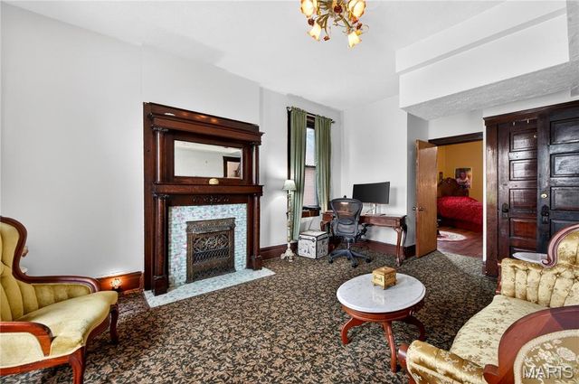 5186 Vernon Avenue, St Louis, MO 63113