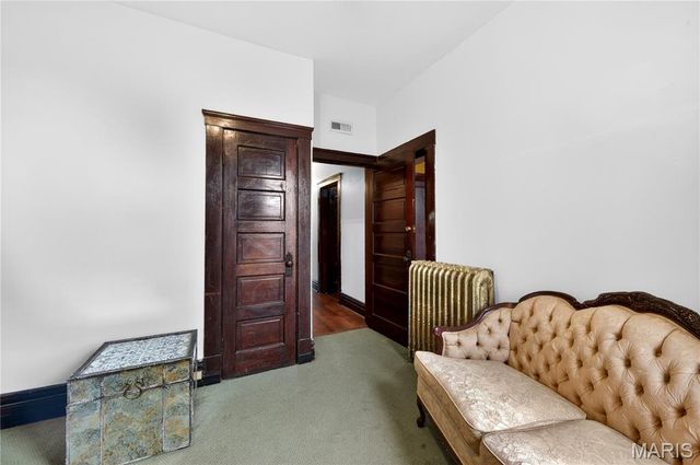 5186 Vernon Avenue, St Louis, MO 63113