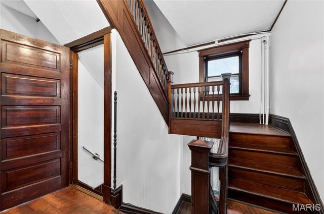 5186 Vernon Avenue, St Louis, MO 63113