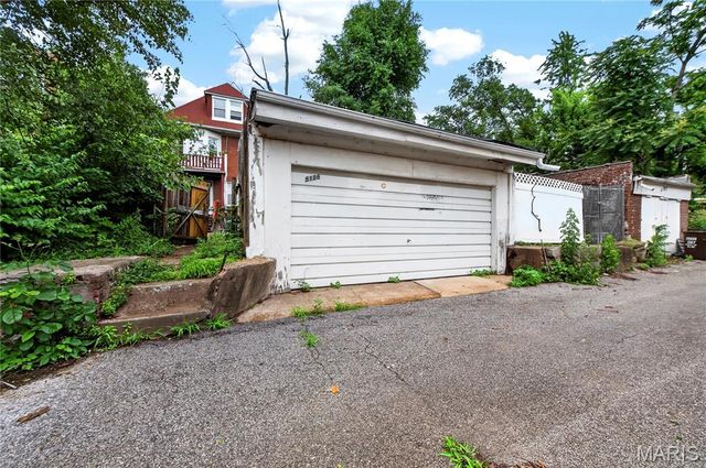 5186 Vernon Avenue, St Louis, MO 63113