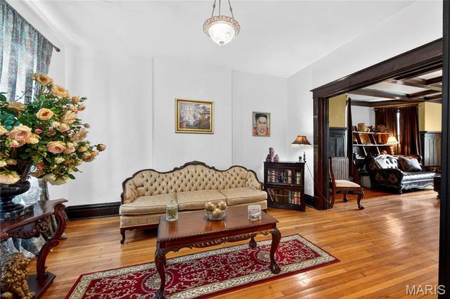 5186 Vernon Avenue, St Louis, MO 63113
