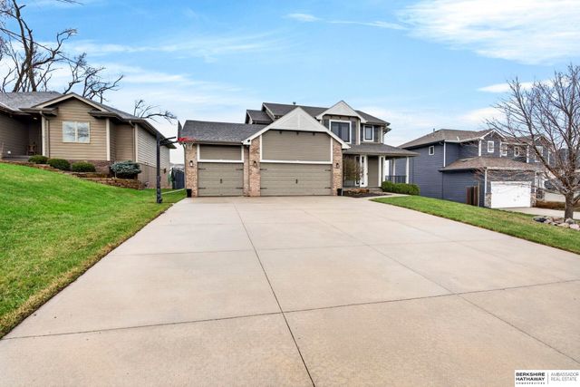 8524 Kilpatrick Parkway, Bennington, NE 68007