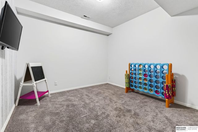 8524 Kilpatrick Parkway, Bennington, NE 68007