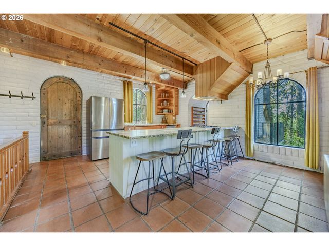 1820 E 28TH Ave, Eugene, OR 97403