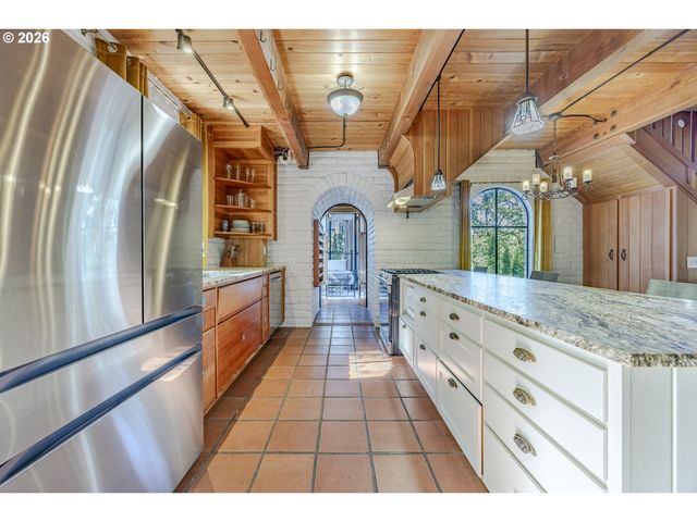 1820 E 28TH Ave, Eugene, OR 97403