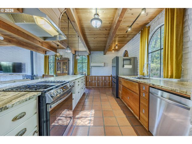 1820 E 28TH Ave, Eugene, OR 97403