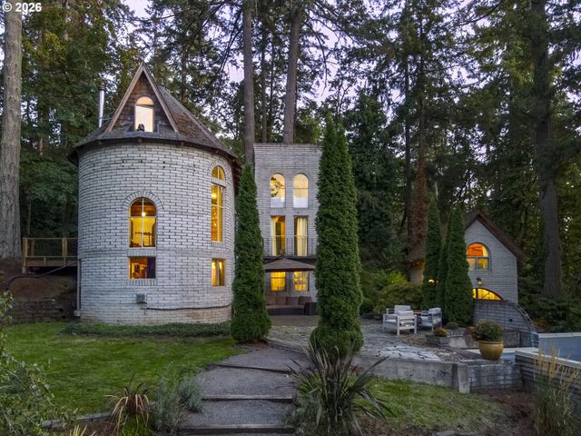 1820 E 28TH Ave, Eugene, OR 97403