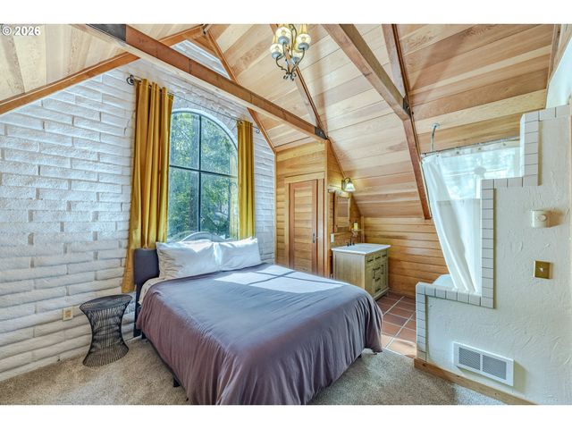 1820 E 28TH Ave, Eugene, OR 97403