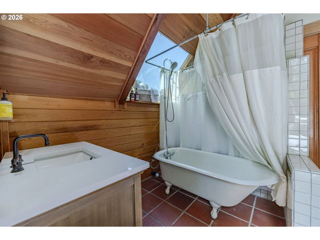 1820 E 28TH Ave, Eugene, OR 97403