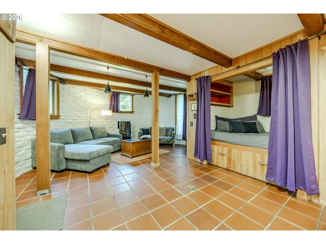 1820 E 28TH Ave, Eugene, OR 97403