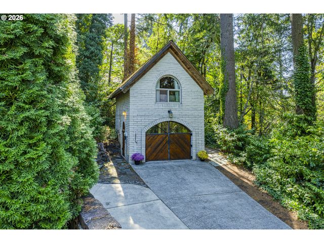 1820 E 28TH Ave, Eugene, OR 97403