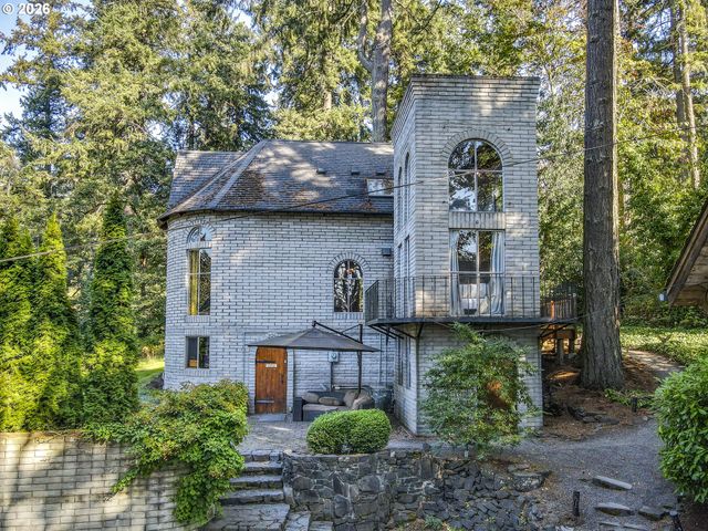 1820 E 28TH Ave, Eugene, OR 97403