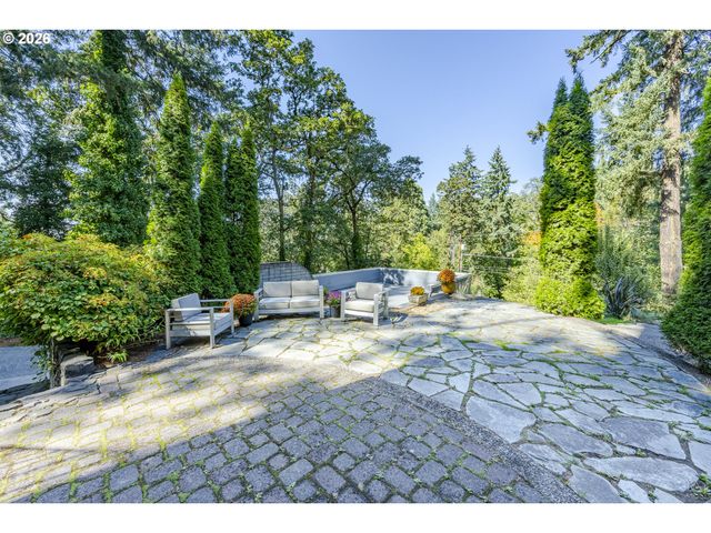 1820 E 28TH Ave, Eugene, OR 97403