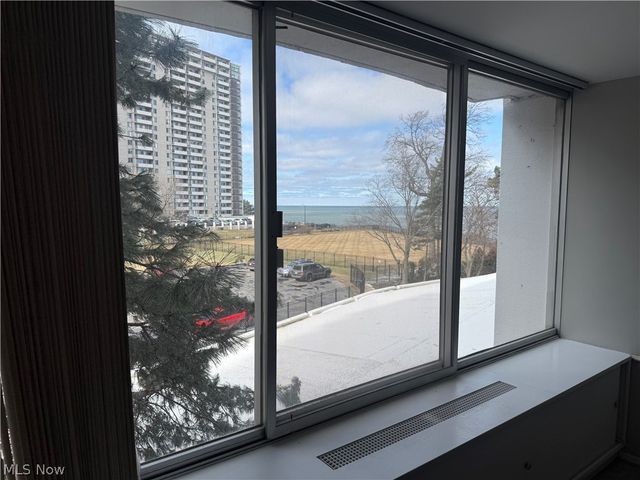 12700 Lake Avenue, Lakewood, OH 44107