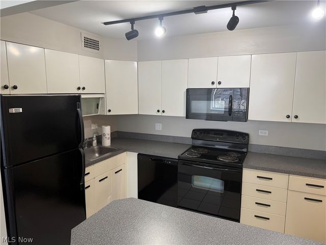 12700 Lake Avenue, Lakewood, OH 44107