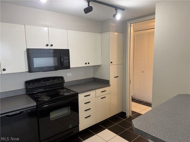 12700 Lake Avenue, Lakewood, OH 44107