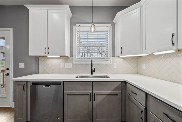 1395 Holden Drive, Clarksville, TN 37042