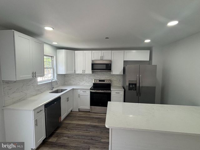 13 FREEDOM CT, New Castle, DE 19720
