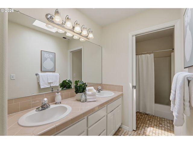 9592 Nw ARBORVIEW Dr, Portland, OR 97229