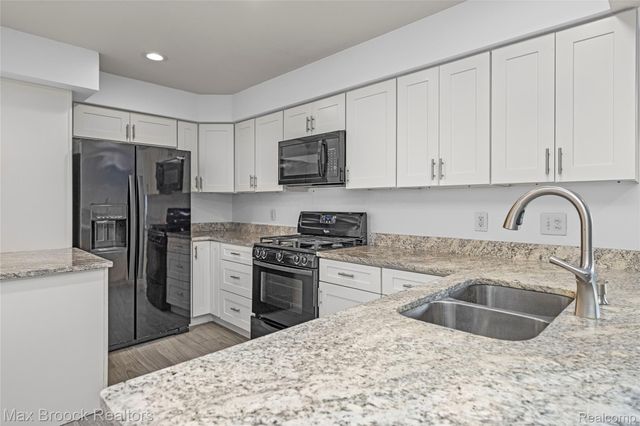 32340 Columbus Drive, Warren, MI 48088