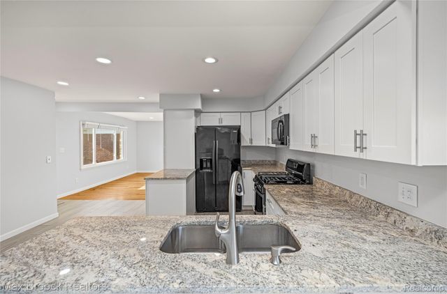 32340 Columbus Drive, Warren, MI 48088