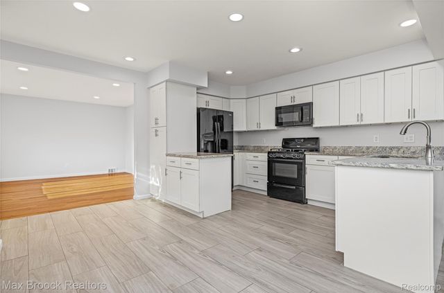 32340 Columbus Drive, Warren, MI 48088