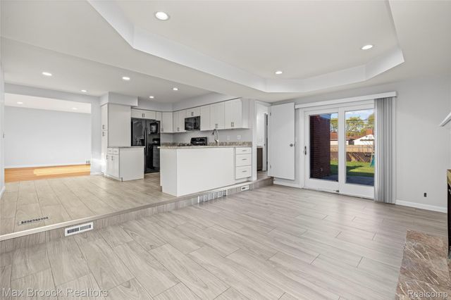 32340 Columbus Drive, Warren, MI 48088