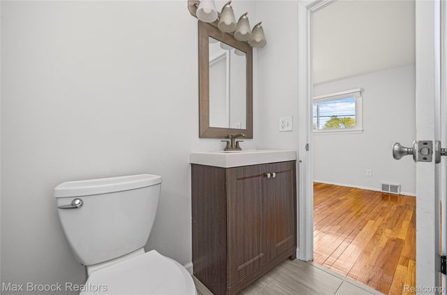 32340 Columbus Drive, Warren, MI 48088