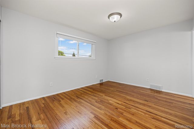 32340 Columbus Drive, Warren, MI 48088