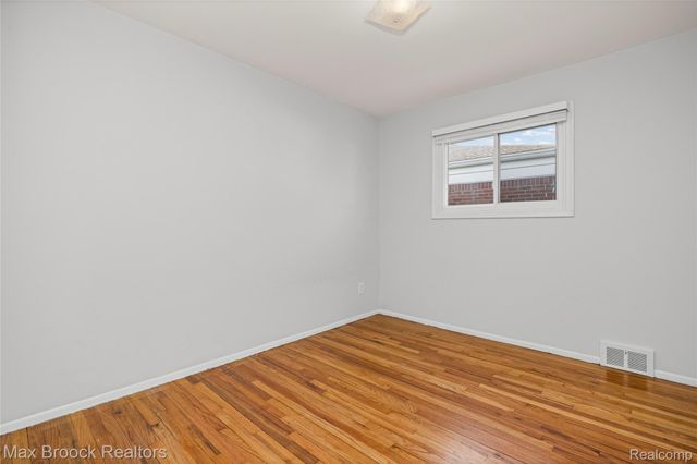 32340 Columbus Drive, Warren, MI 48088