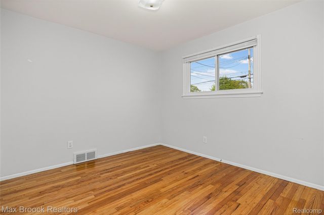 32340 Columbus Drive, Warren, MI 48088