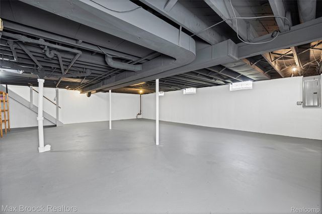 32340 Columbus Drive, Warren, MI 48088