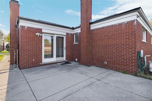 32340 Columbus Drive, Warren, MI 48088