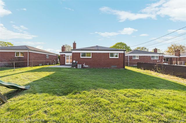 32340 Columbus Drive, Warren, MI 48088