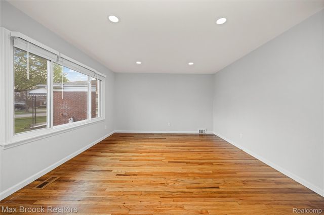 32340 Columbus Drive, Warren, MI 48088