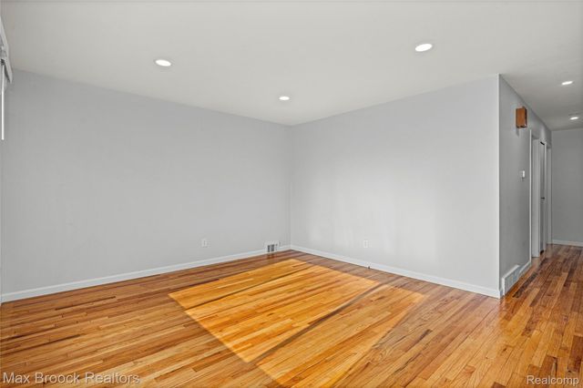 32340 Columbus Drive, Warren, MI 48088