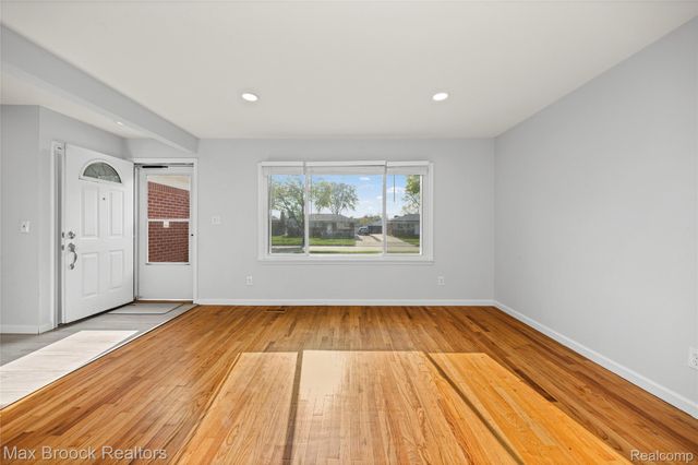 32340 Columbus Drive, Warren, MI 48088