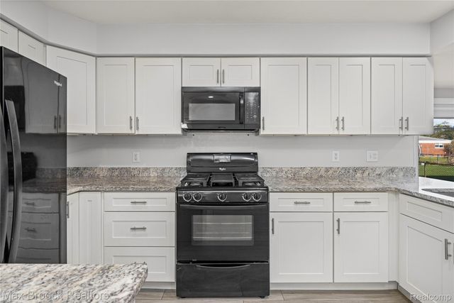 32340 Columbus Drive, Warren, MI 48088