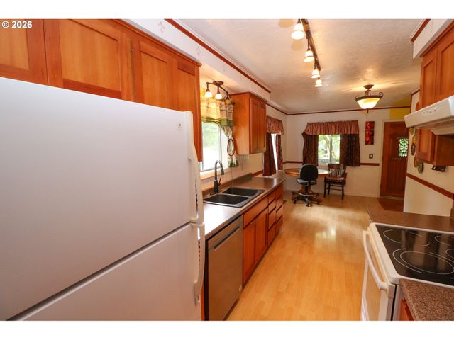 88519 PERIWINKLE Rd, Springfield, OR 97478