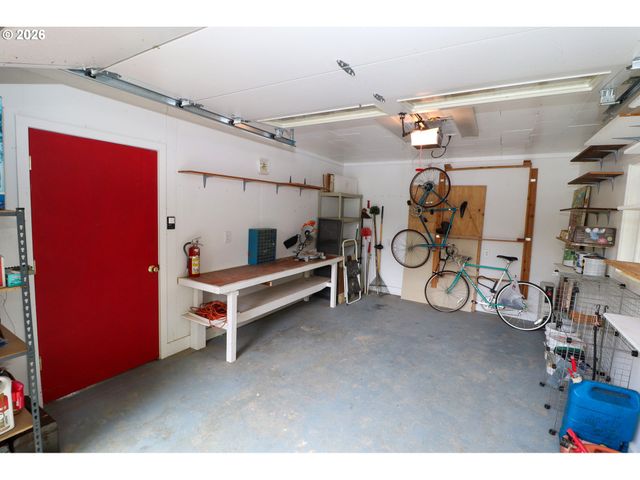 88519 PERIWINKLE Rd, Springfield, OR 97478